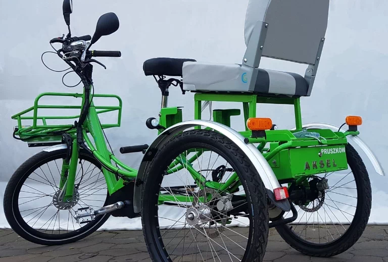 zielony rower trójkołowy